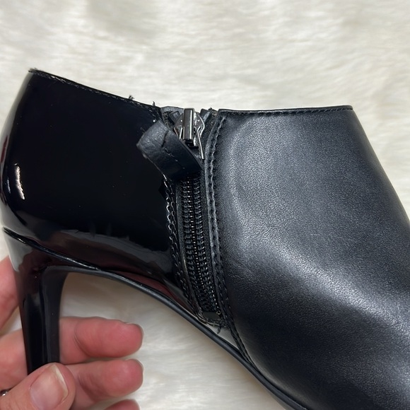 NWOT Franco Sarto booties - Picture 3 of 6